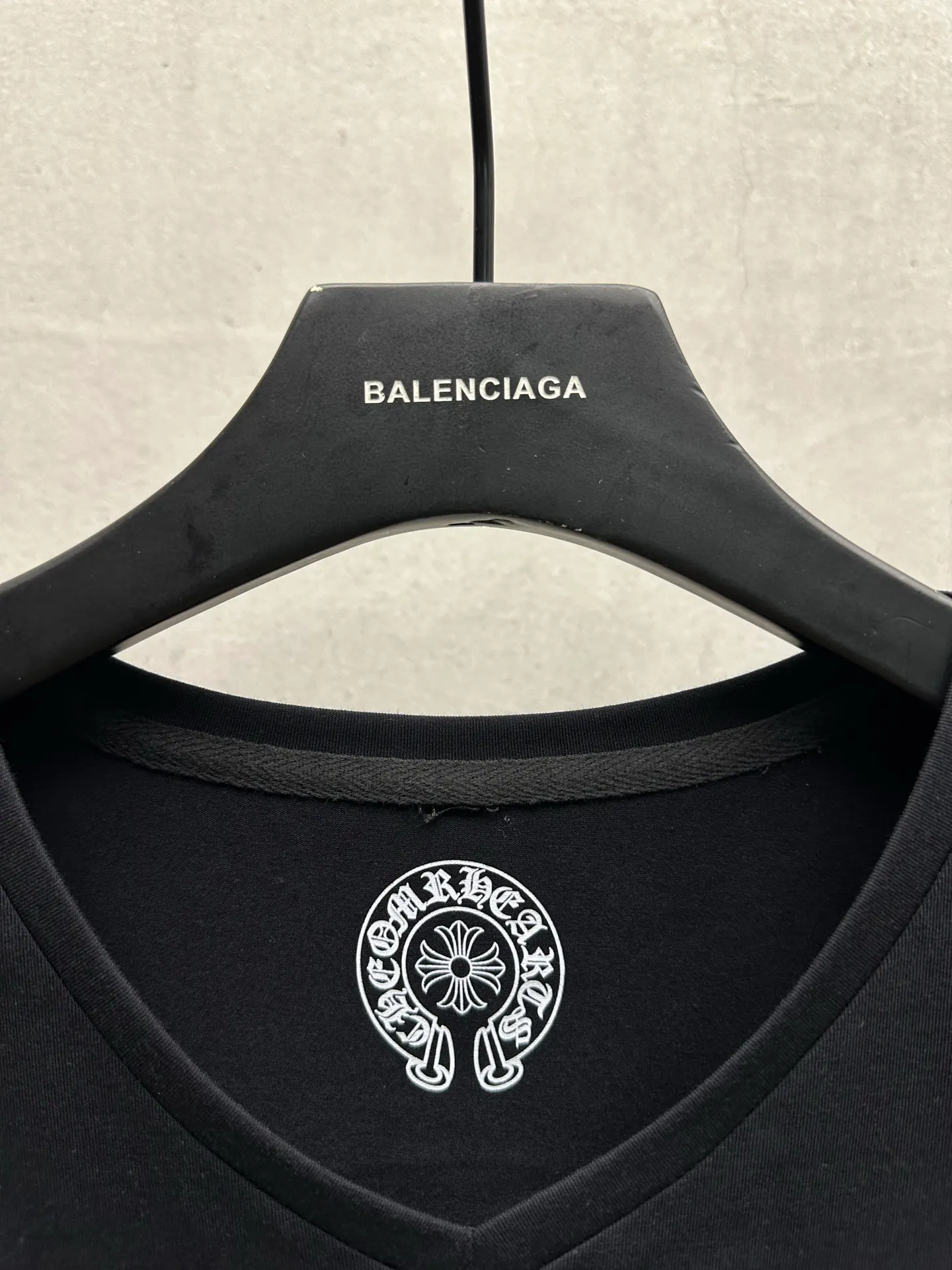 P126 #068 CHROME HEARTS 25SS women's T-shirt. Made of 220G original consistent fabric. V-neck women's waist style. The whole body is made of imported digital direct printing. Color: Black White Size: S M L